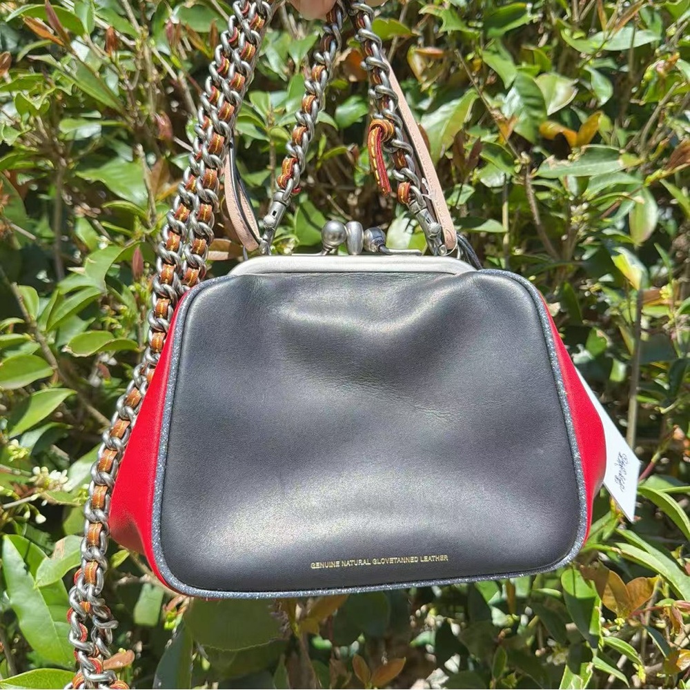 Coach Kisslock Frame Bag With Strawberry Embroidery 11326 - Picture 4 of 13
